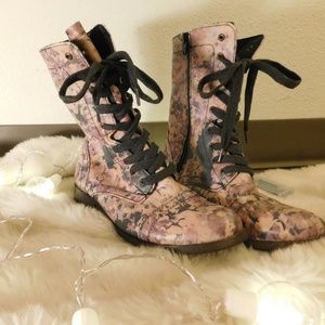 Mossimo combat boots